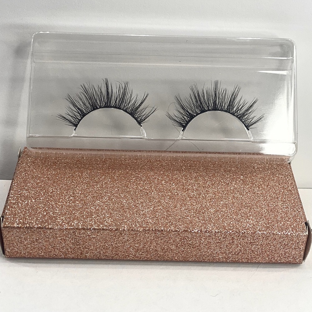 Lashes - Fantasy - Picture 2 of 3